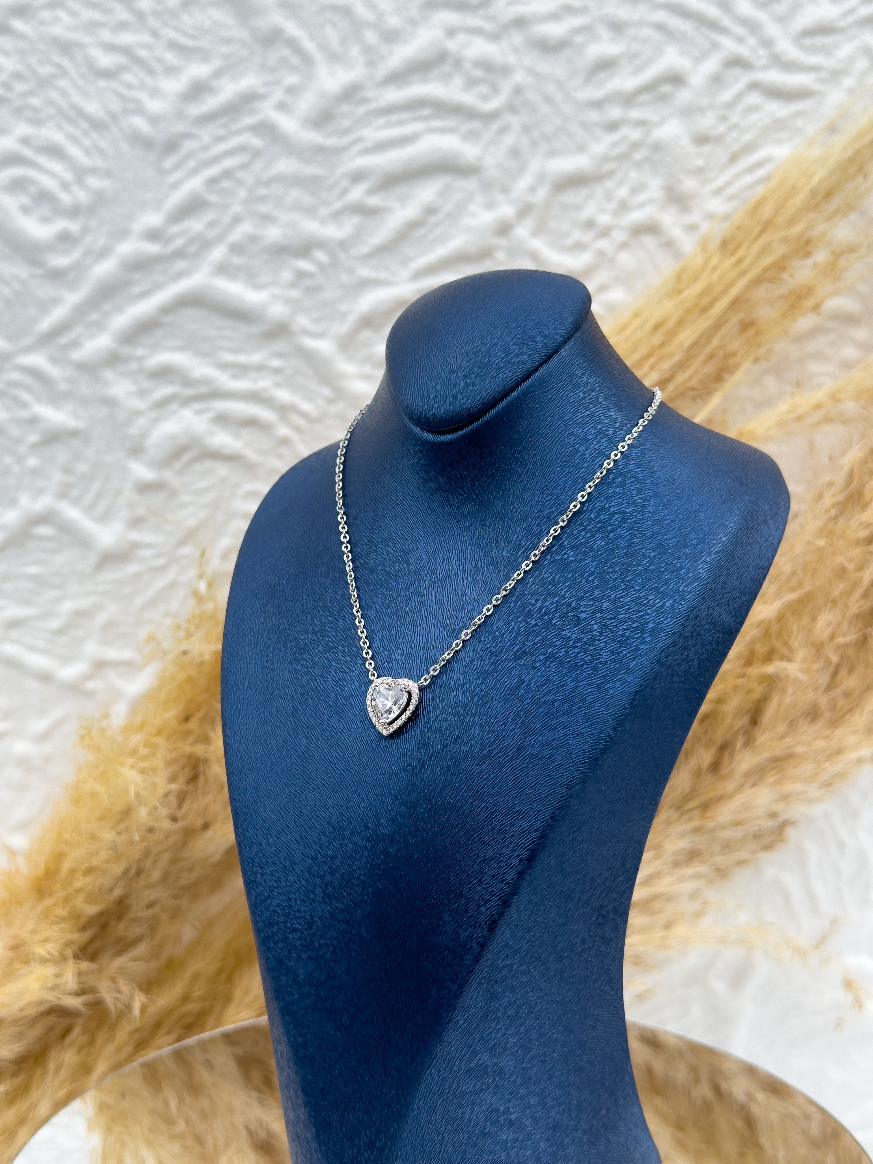 925 Ayar Gümüş Zirkon Taşlı Kalp Figürlü Kadın Kolye – Işıltılı Özel Tasarım Hediyelik